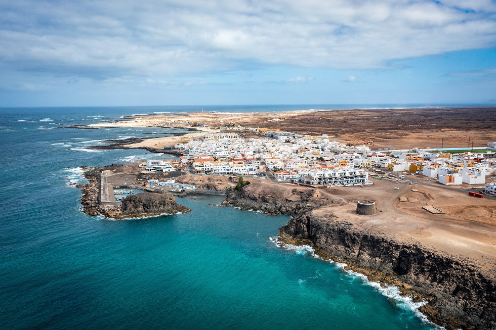 El Gobierno canario destaca el caso de El Cotillo con más plazas en